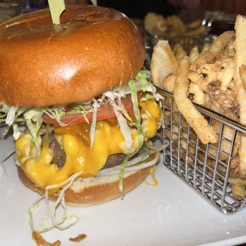 Guy Fieri's Foxwoods Kitchen & Bar - Bacon Mac and Cheese Burger - American Near Me - Mashantucket, Connecticut Guy Fieri's Foxwoods Kitchen & Bar - Bacon Mac and Cheese Burger - American Near Me - Mashantucket, Connecticut