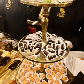Houston Zoo - Chocolate tower by Cacao and Cardamom - Zoos Near Me - Houston, Texas Houston Zoo - Chocolate tower by Cacao and Cardamom - Zoos Near Me - Houston, Texas