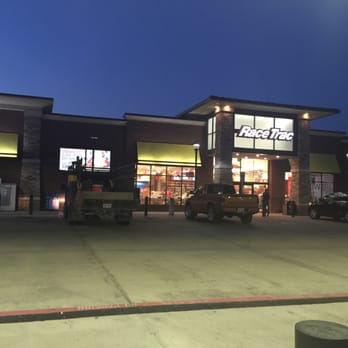 RaceTrac - the outside of a fast food restaurant - Gas Stations Near Me - Melissa, Texas