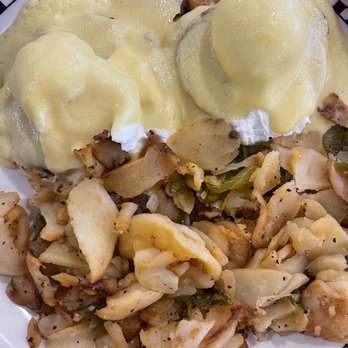 Shorty's Diner - Egg Benedict with homemade potatoes - Diners Near Me - Williamsburg, Virginia Shorty's Diner - Egg Benedict with homemade potatoes - Diners Near Me - Williamsburg, Virginia