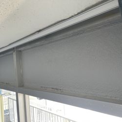 Econo Lodge - Mold on top of window
