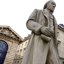 Collège de France - Claude Bernard devant le Collège de France
