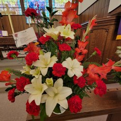  Higdon Florist & Flower Delivery - Flowers for a memorial service I couldn't attend. Fam sent a photo and I think they were beautiful. Nicely done.