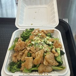 White meat chicken. This is without rice. I pay a little extra to get all broccoli. Not pictured is the yum yum sauce, which I love. White meat chicken. This is without rice. I pay a little extra to get all broccoli. Not pictured is the yum yum sauce, which I love.