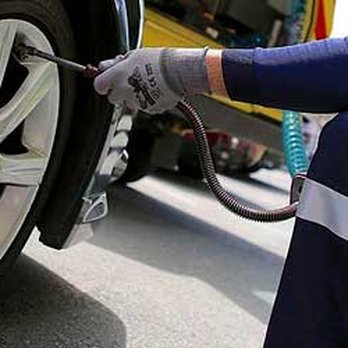 Interstate Roadside Assistance - Putting air in tire. - Roadside Assistance Near Me Interstate Roadside Assistance - Putting air in tire. - Roadside Assistance Near Me