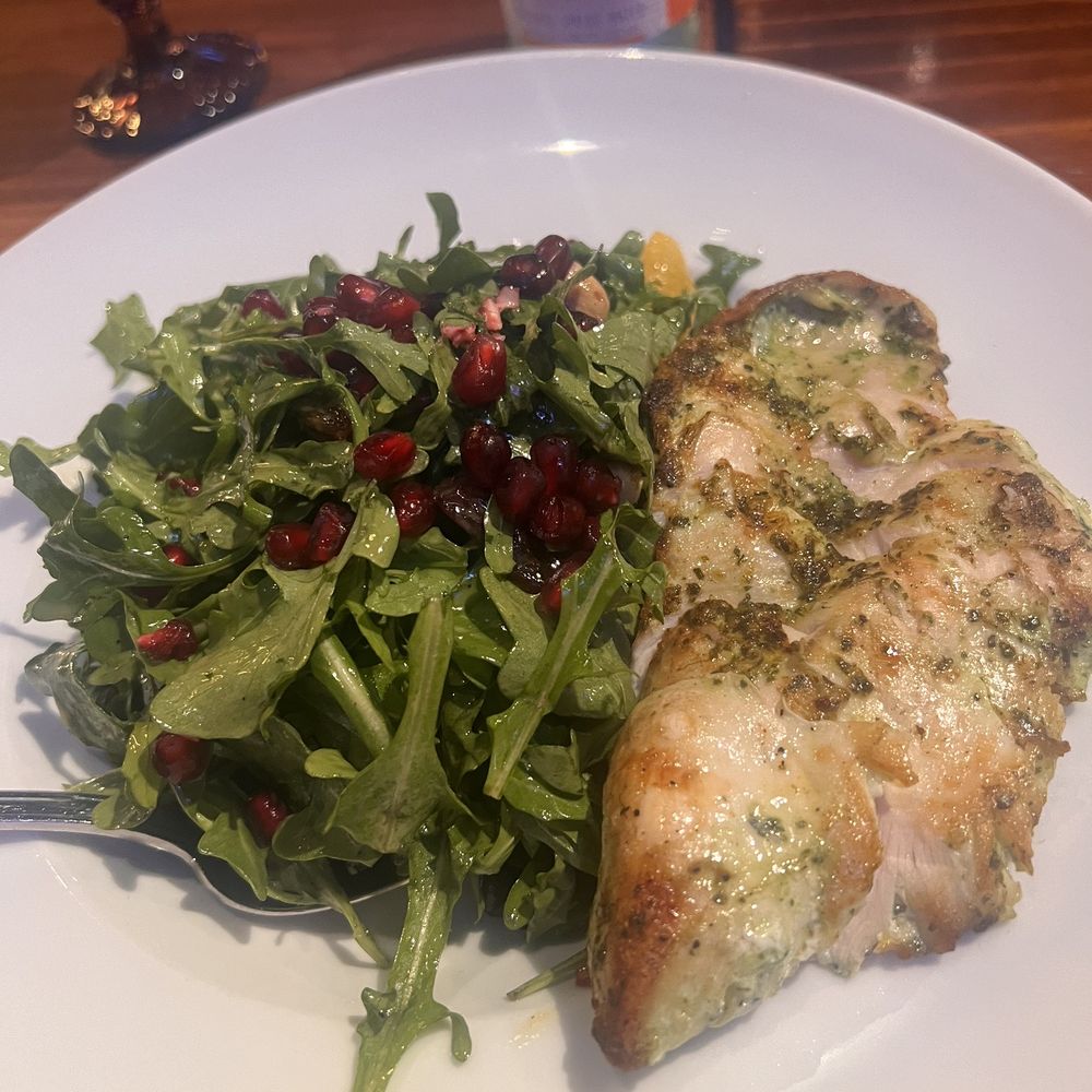 Arugula and kale salad with chicken. Very nice! Arugula and kale salad with chicken. Very nice!