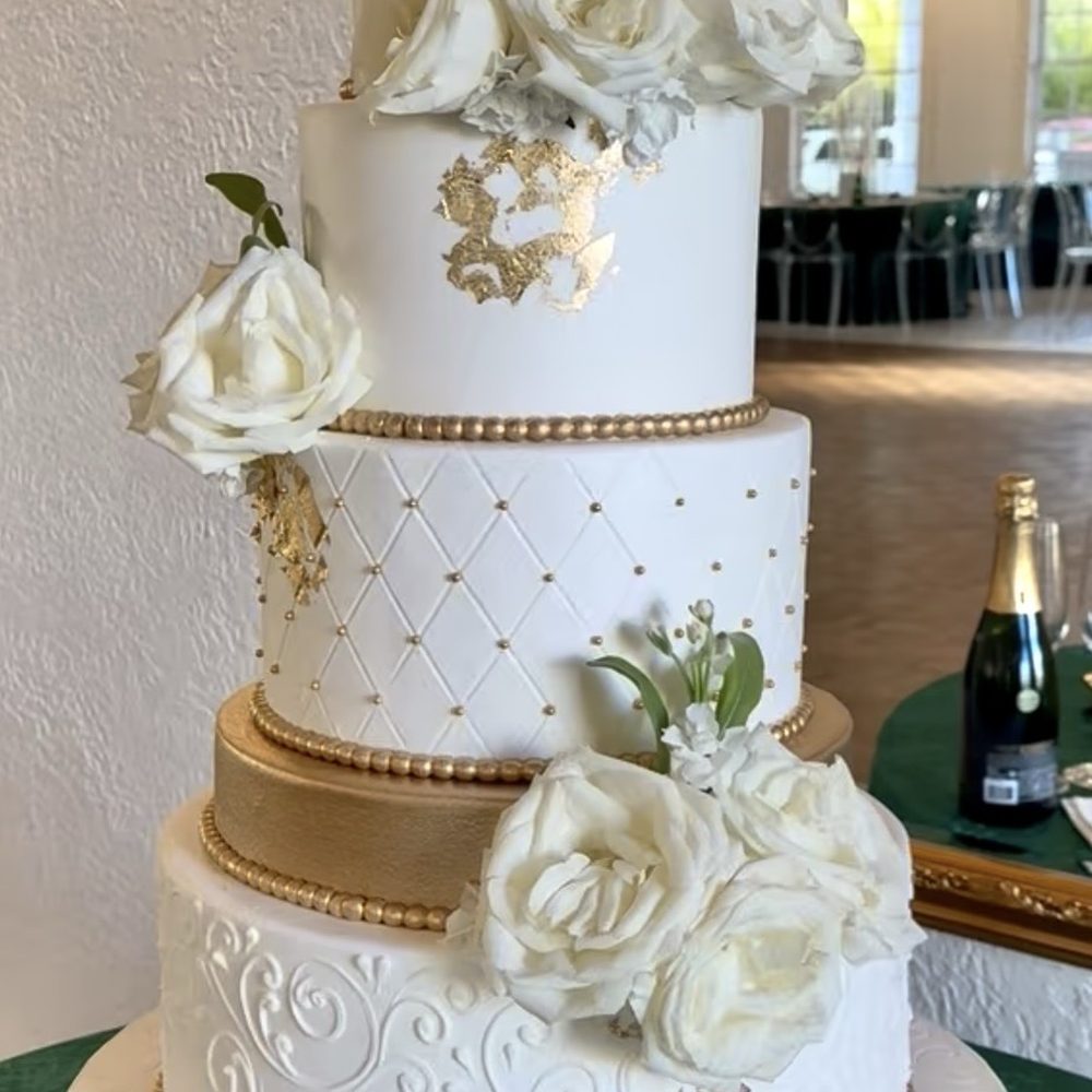 Elegant, white and gold, cake! Beautiful.