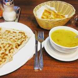 Gözleme Restaurant - Linsensuppe und Hackfleisch Gözleme. Sehr lecker!
