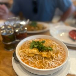 The Glass Noodle - Bangkok noodle red curry
