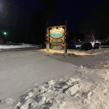 Delaney's Hole in the Wall - American Near Me - North Conway, New Hampshire