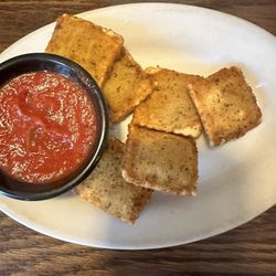 Pogolino's - Toasted ravioli