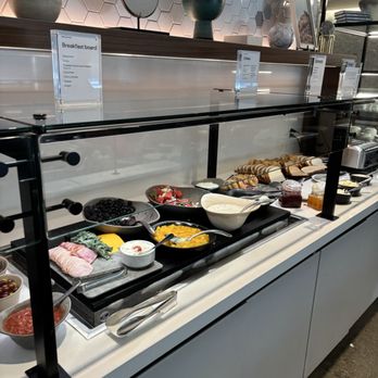 United Club - Phoenix - Airport Lounges Near Me - Phoenix, Arizona