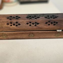 Luxury Perfumes - Incense coffin, defective hinge on the right!