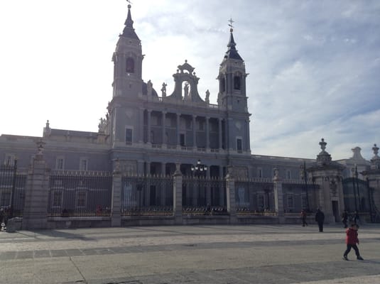 Catedral de Santa María la Real de la Almudena by null