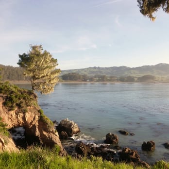 San Simeon Bay - Beautiful San Simeon Bay as seen from San Simeon Point. - Tours Near Me - North Coast, California San Simeon Bay - Beautiful San Simeon Bay as seen from San Simeon Point. - Tours Near Me - North Coast, California