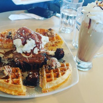 D Spot Dessert Cafe - Desserts Near Me - Toronto, Ontario