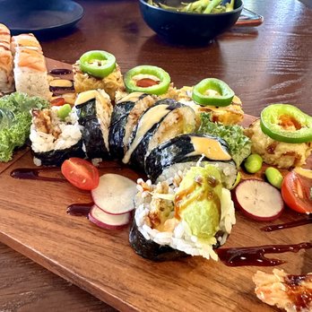 Oishi Sushi & Ramen - Sushi Bars Near Me - Indianapolis, Indiana
