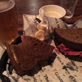 The Black Rose - Mother Sweeney's corned beef (nom nom) and a Harp. Win win. - American Near Me - Boston, Massachusetts
