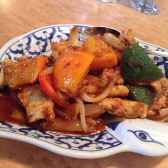 Bahn Thai Restaurant - Chicken Cashew - Thai Near Me - Burlington, Ontario