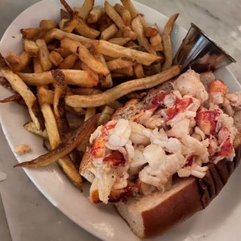 Neptune Oyster - Maine Lobster Roll Sandwich - Seafood Near Me - Boston, Massachusetts