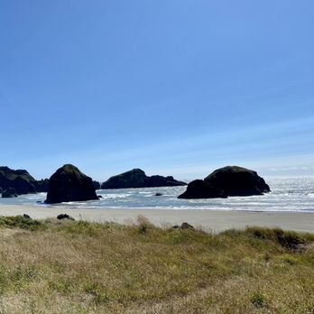 Meyers Beach - Oregon Coast rock formations guarding Meyers Beach on a quiet sunny afternoon - Beaches Near Me - Gold Beach, Oregon