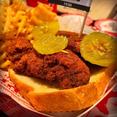 Original Clyde's Hot Chicken by null