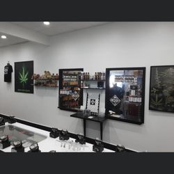 Dort Hwy Dispo - Inside Store