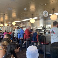 Waffle House - Crazy crowded!