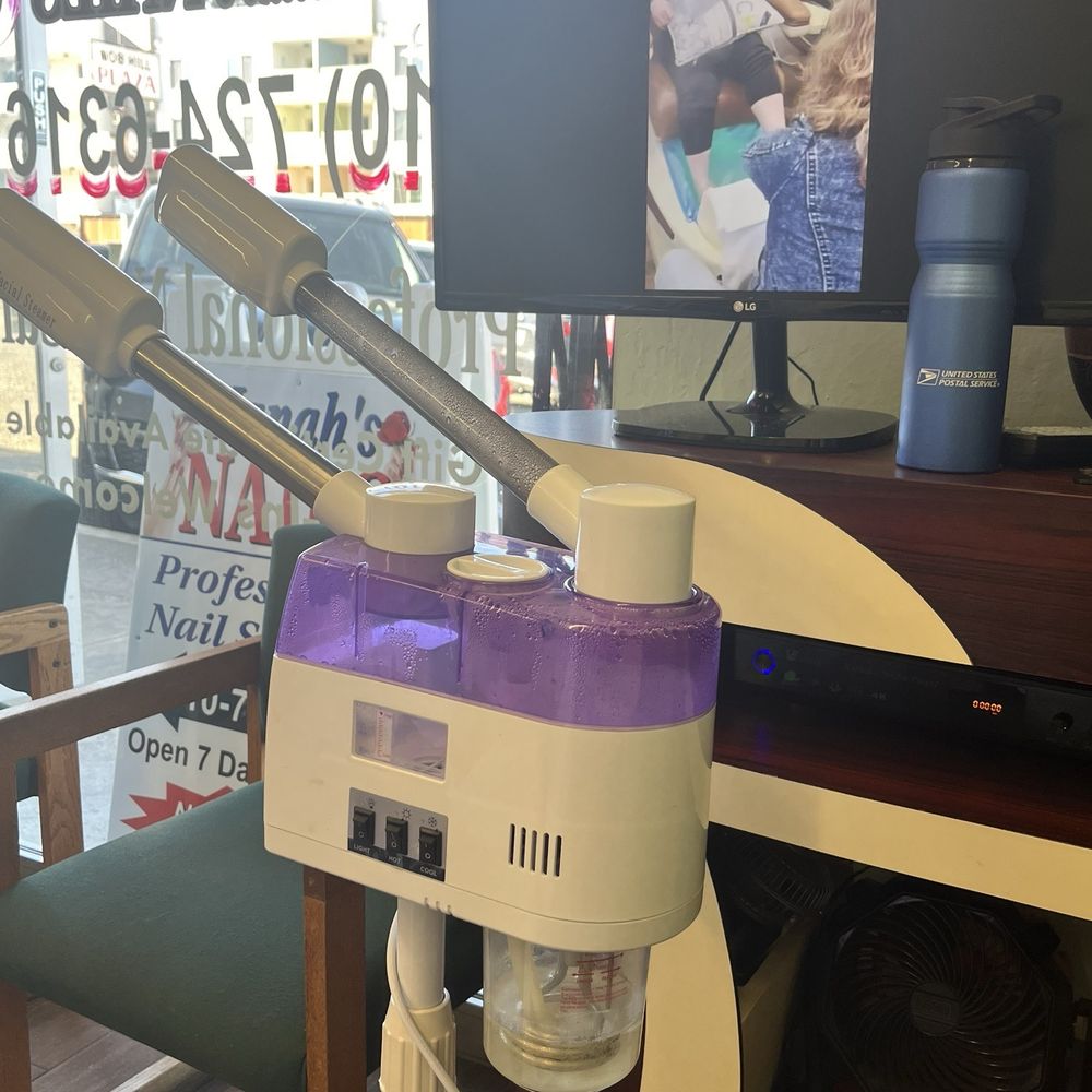 Feet steamer with pedicure