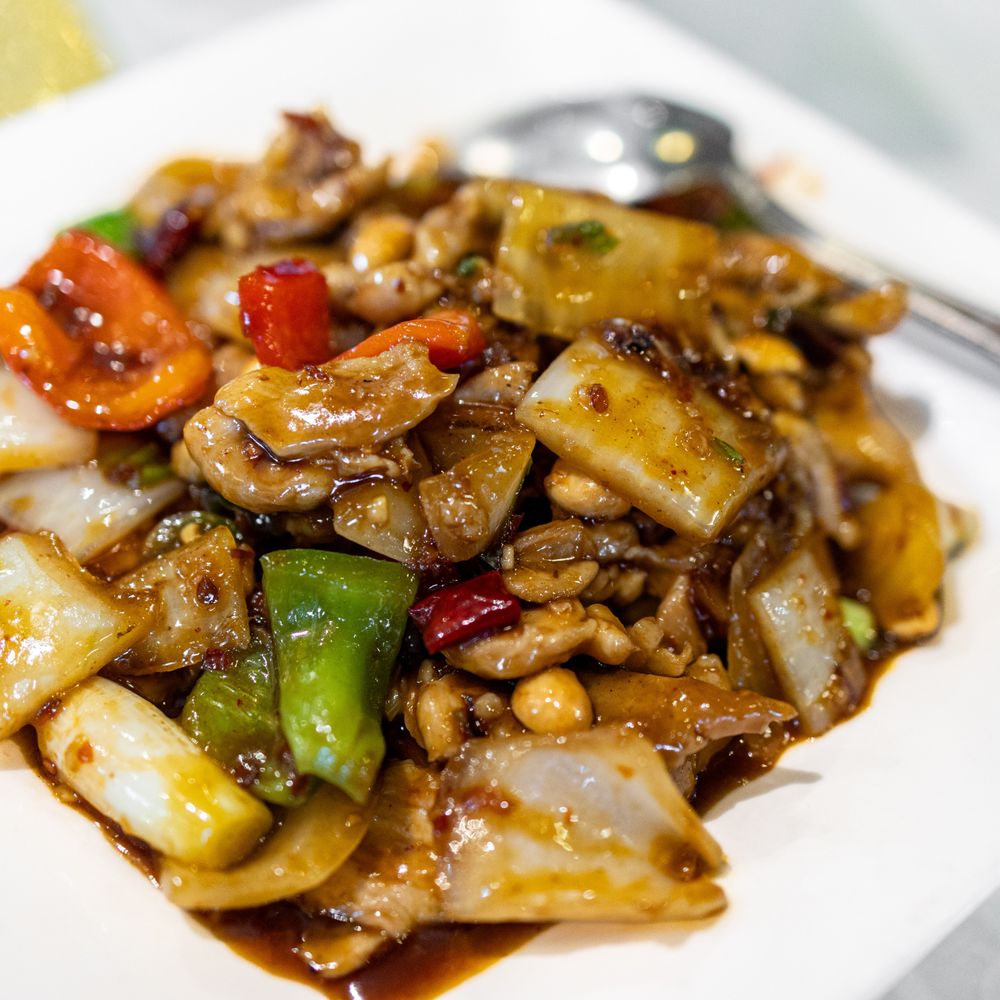 Shanghai Bun Dynasty - H5. 宫保鸡丁 Kung Pao Chicken ($20) - Shanghainese Near Me - Cupertino, California