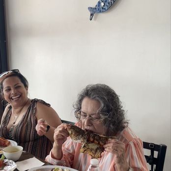 Mariscos Puerto Nuevo - " damn little lady, you sure do know how to put it away" - Mexican Near Me - Puerto Nuevo, BCN Mariscos Puerto Nuevo - " damn little lady, you sure do know how to put it away" - Mexican Near Me - Puerto Nuevo, BCN