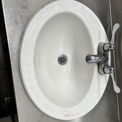 Circle K - Very dirty sink and soap dispenser didn't work