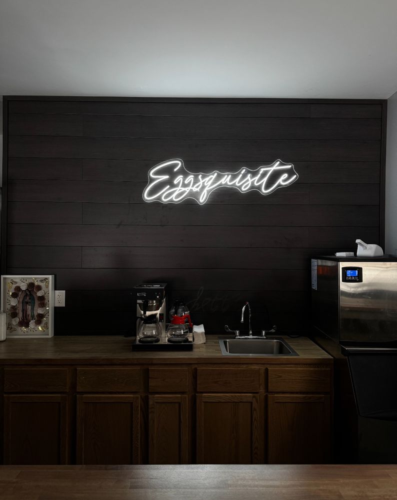 Eggsquisite Cafe Logo