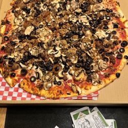 Mushroom, Sausage and Olive Pizza Pie. My Favorite.