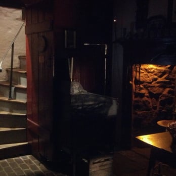 Dobbin House Tavern - Inside Entrance - Bars Near Me - Gettysburg, Pennsylvania