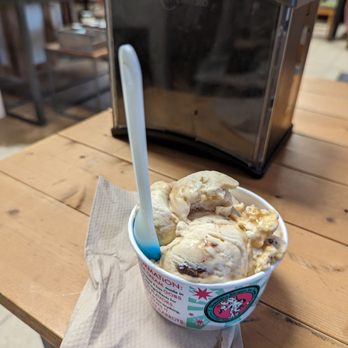 Buzze’s Creamery and General Store - Ice Cream & Frozen Yogurt Near Me - Morganton, North Carolina