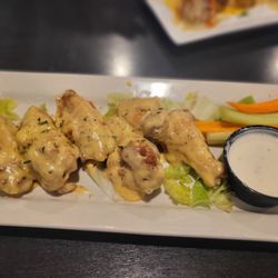 Williamson's Restaurant & Bar - Garlic parm wings