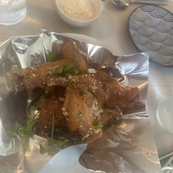 Khuu Bistro - 8B. Wings/ Cánh Gà Chiên Bơ Tỏi - Vietnamese Near Me - Reseda, California