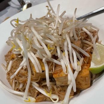 Bai Tong Thai Restaurant - Pad Thai - Thai Near Me - Redmond, Washington