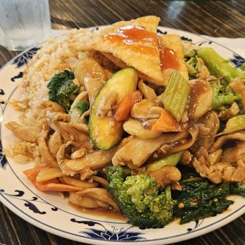 Dragon Terrace - Chicken with Assorted Vegetables - Chinese Near Me - Hercules, California Dragon Terrace - Chicken with Assorted Vegetables - Chinese Near Me - Hercules, California