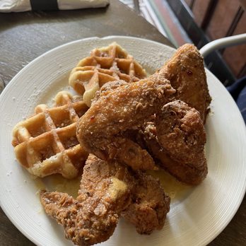 1700 Pull Up - Chicken and waffles - Comfort Food Near Me - Milwaukee, Wisconsin
