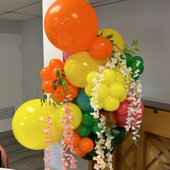 Flowers For Ladies & Events - Spring colors balloons. - Party & Event Planning Near Me Flowers For Ladies & Events - Spring colors balloons. - Party & Event Planning Near Me