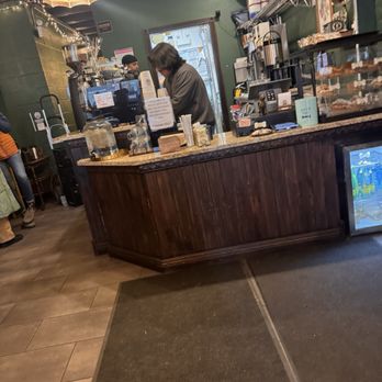 Ludlow Charlingtons Coffee Shop - Coffee & Tea Near Me - Chicago, Illinois Ludlow Charlingtons Coffee Shop - Coffee & Tea Near Me - Chicago, Illinois