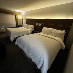 Holiday Inn Express & Suites Merrillville - Queen beds