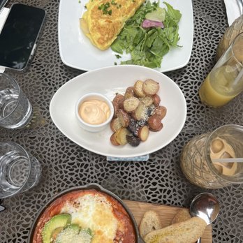 Vineapple - Shakshuka and Seasonal Omelette that comes with potatoes on the side - Italian Near Me - Brooklyn, New York Vineapple - Shakshuka and Seasonal Omelette that comes with potatoes on the side - Italian Near Me - Brooklyn, New York