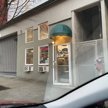 Sushi Maki - Front of restaurant - Sushi Bars Near Me - Seattle, Washington