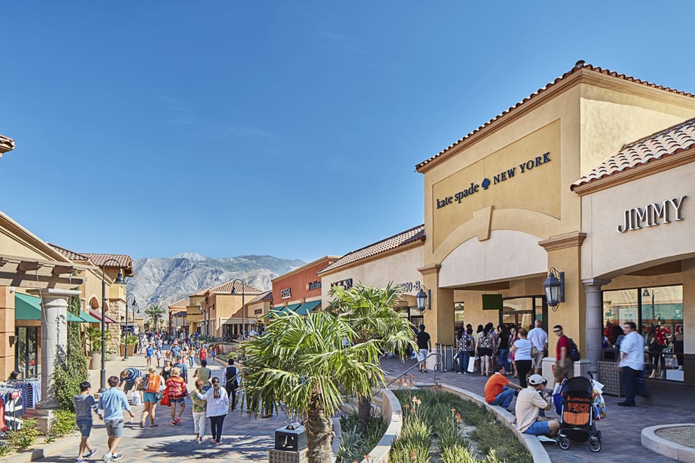 Desert Hills Premium Outlets