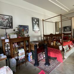 Hawaii Heritage Center - This bed is over 100 years old and brought in from China.