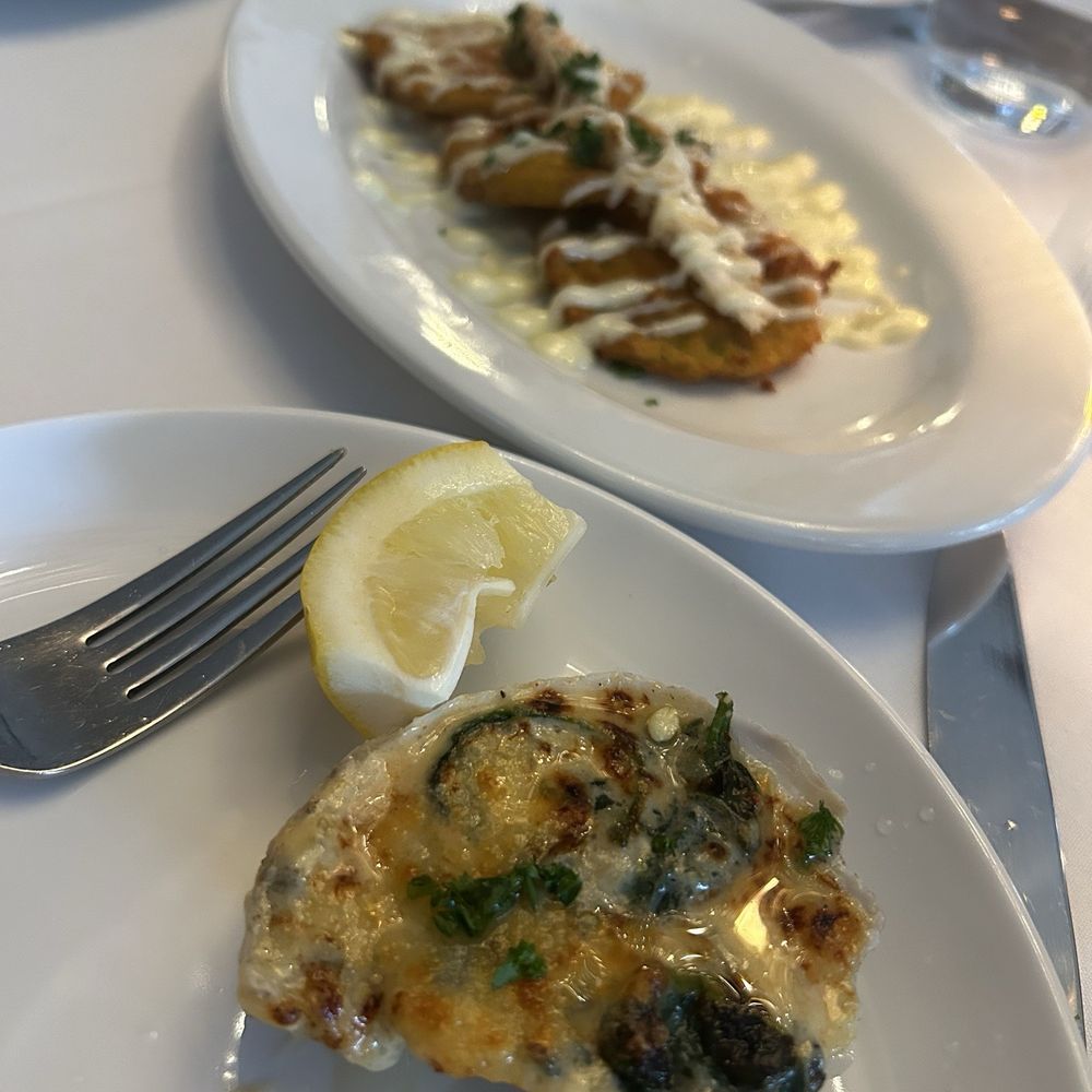 Southern Chicago - Oyster Rockefeller and fried green tomatoes - Southern Near Me - Chicago, Illinois Southern Chicago - Oyster Rockefeller and fried green tomatoes - Southern Near Me - Chicago, Illinois