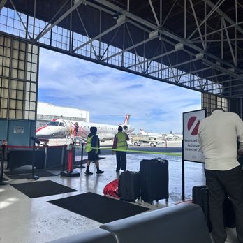JSX - Outdoor waiting - Airlines Near Me - Burbank, California